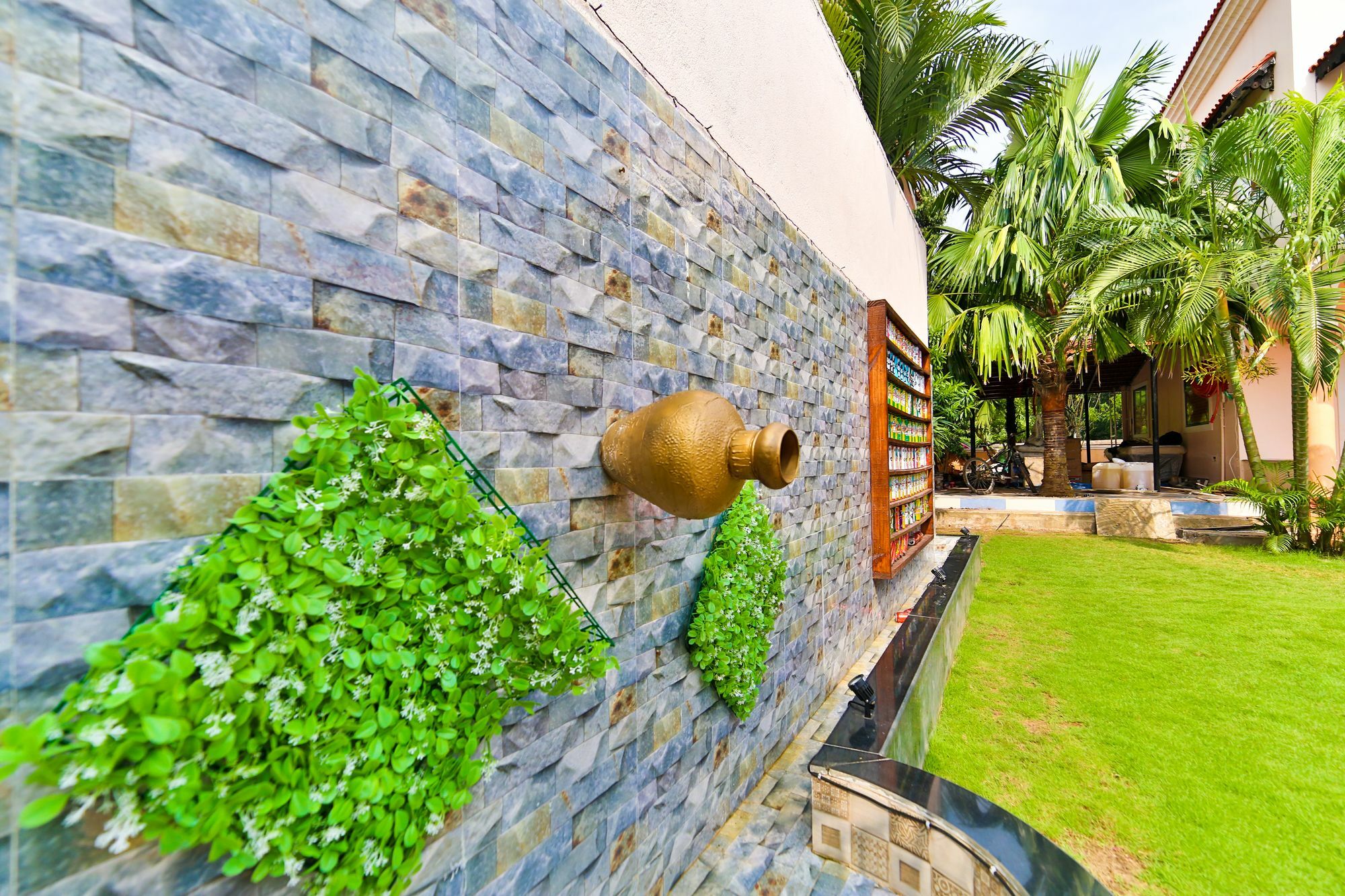 Emperor Resort & Spa Vagator Exterior photo